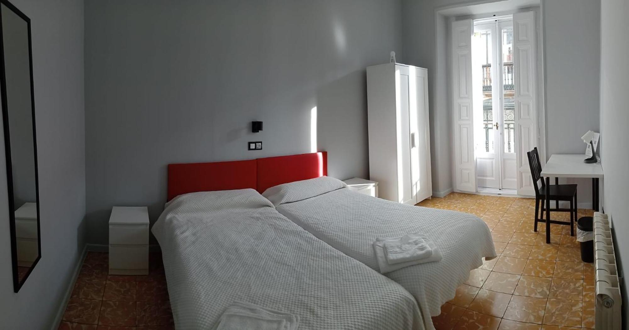 Hostal Yolanda Madrid Exterior photo