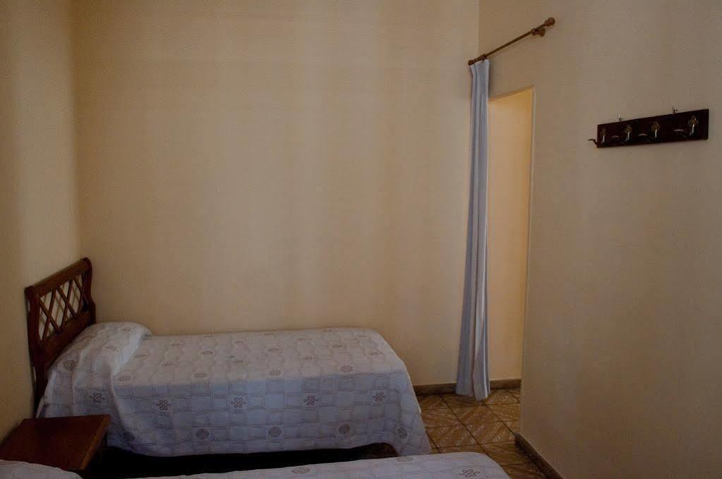Hostal Yolanda Madrid Exterior photo